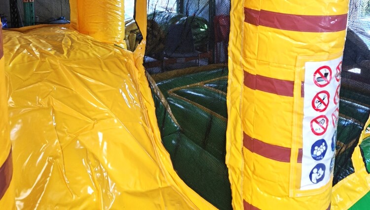 huepfburg-dschungel_ansicht-rutsche